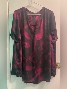 Torrid Women's Black and Magenta Tunic Shirt